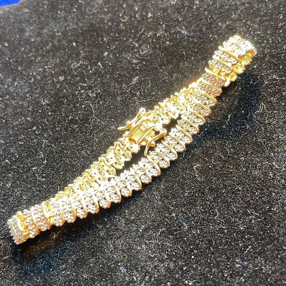 Sparkle Allure Jewelry - New tennis bracelet with real diamonds, goldtone (silver over bronze).
